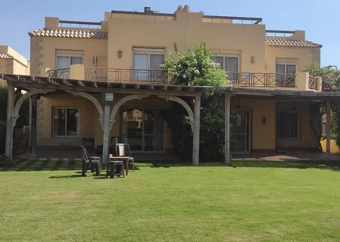 A Sea View Spacious Cheering 5 Bedroom Ain Sokhna "ain Bay" كاملة للإيجار قرية العين باي *