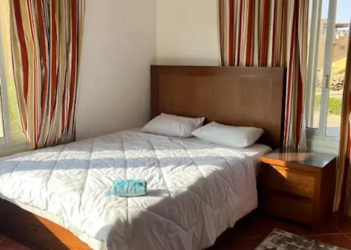 A Sea View Spacious Cheering 5 Bedroom Ain Sokhna "ain Bay" كاملة للإيجار قرية العين باي *